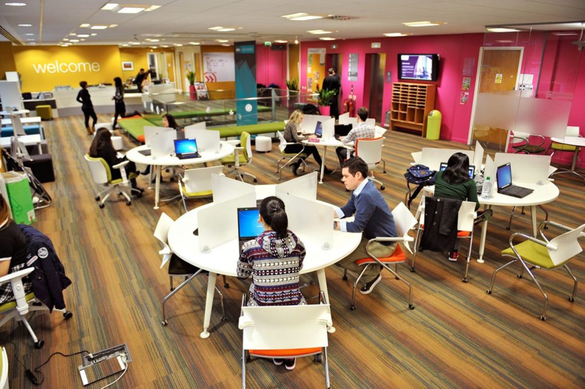 Students using facilities 1024x682